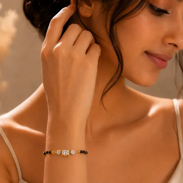 Mangalsutra_Bracelet_With_Oval_Stone_And_Flowers