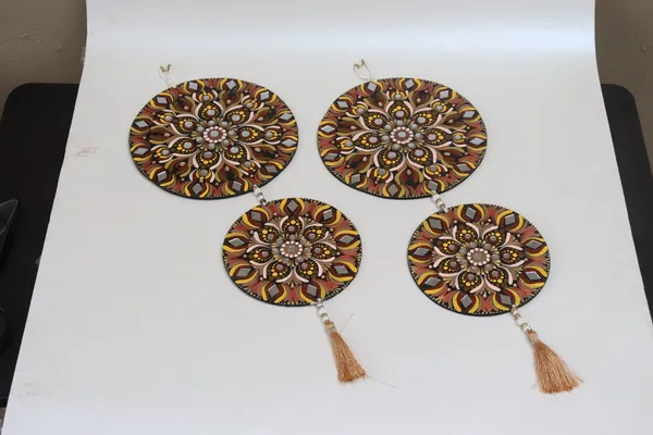 Set_Of_4_Multicolor_Floral_Mandala_Pattern_Round_Coasters_With_Tassels