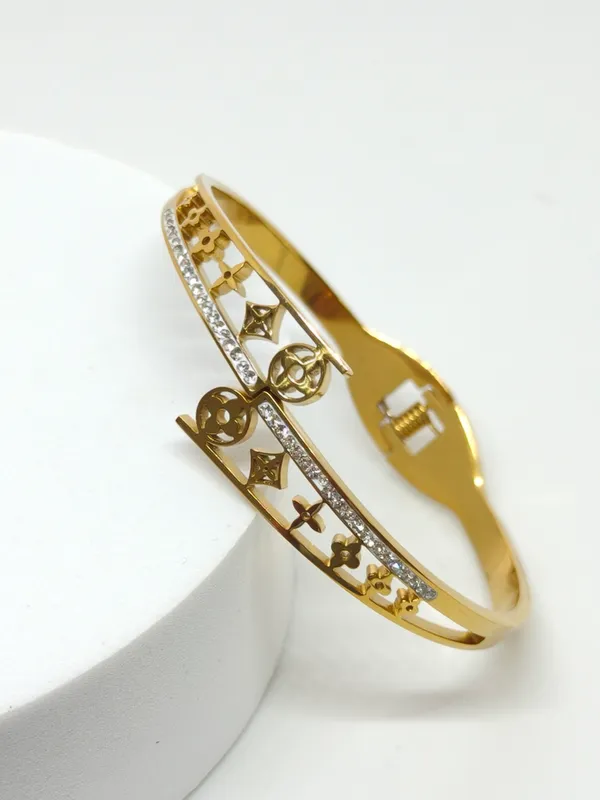 Gold_Plated_Crystal_Embellished_Geometric_Design_Bangle_for_Women