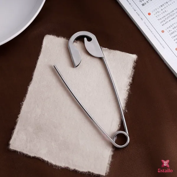 Stainless_Steel_Safety_Pin_Shaped_Decorative_Brooch