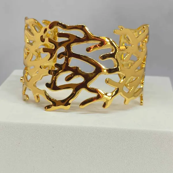 Gold_Alloy_Leaf_Cuff_Bracelet_For_Women