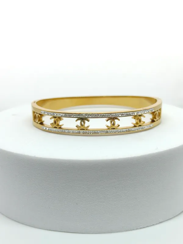 Gold_Tone_Crystal_Embellished_Logo_Bangle_Bracelet_for_Women