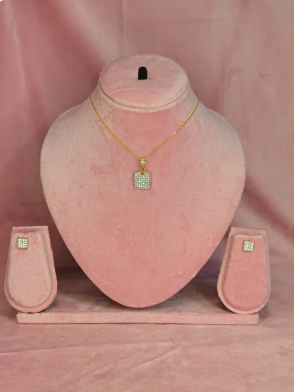 Gold_Crystal_Studded_Square_Pendant_Necklace_For_Women