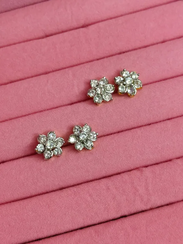 Silver_Alloy_Crystal_Floral_Stud_Earrings_For_Women