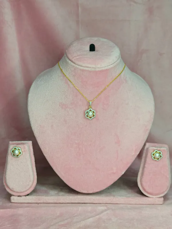 Green_&_Gold_Stone_Floral_Pendant_Set_With_Earrings_For_Women