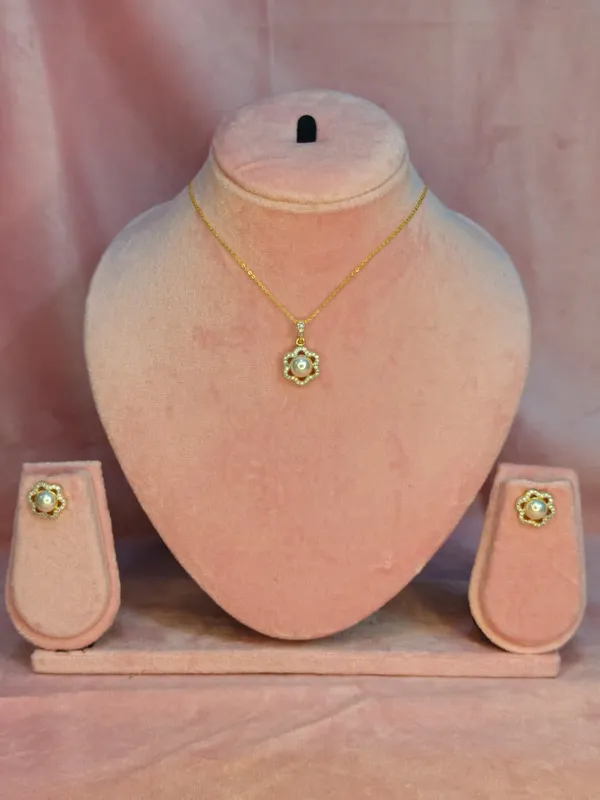 Green_&_Gold_Stone_Floral_Pendant_Set_With_Earrings_For_Women