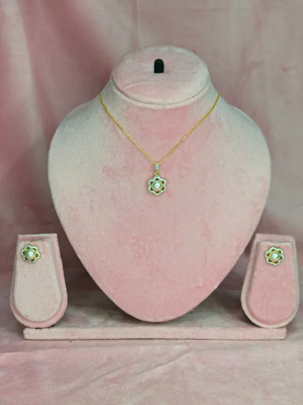 Green_&_Gold_Stone_Floral_Pendant_Set_With_Earrings_For_Women
