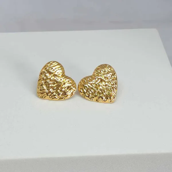 Gold_Alloy_Heart_Stud_Earrings_For_Women