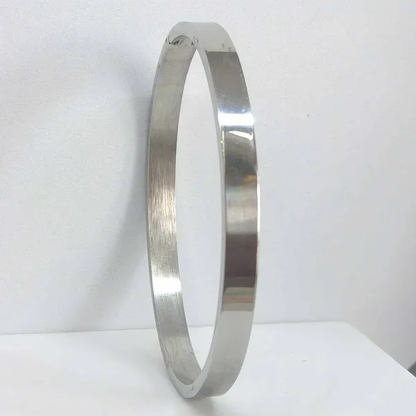 Silver_Stainless_Steel_Classic_Kada_For_Unisex