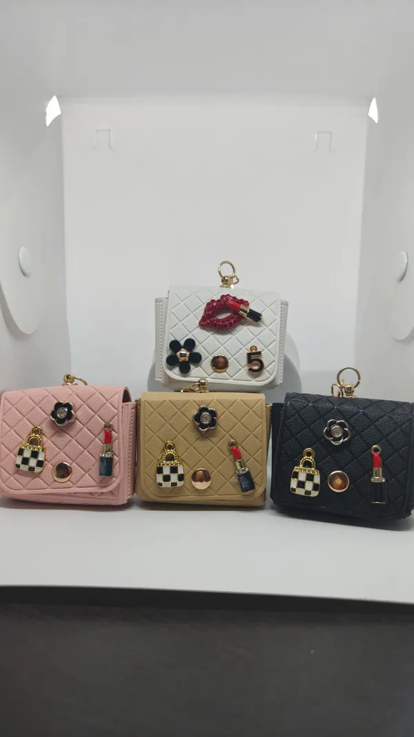 Quilted_Chain_Strap_Crossbody_Bag_with_Decorative_Charms
