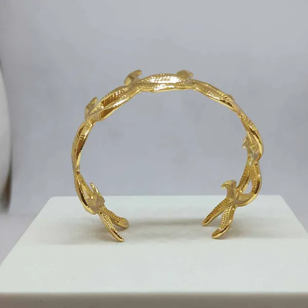Gold_Stainless_Steel_Star_Twist_Bracelet_For_Women