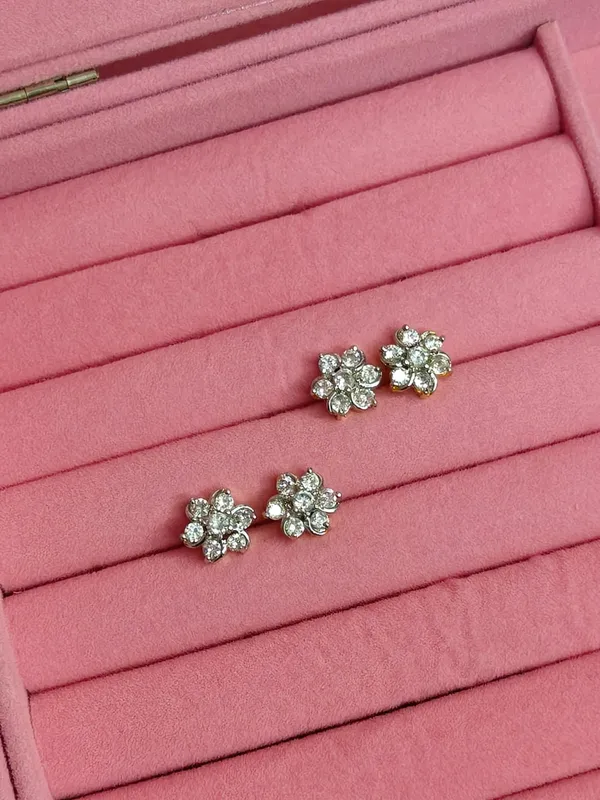 Silver_Alloy_Crystal_Floral_Stud_Earrings_For_Women