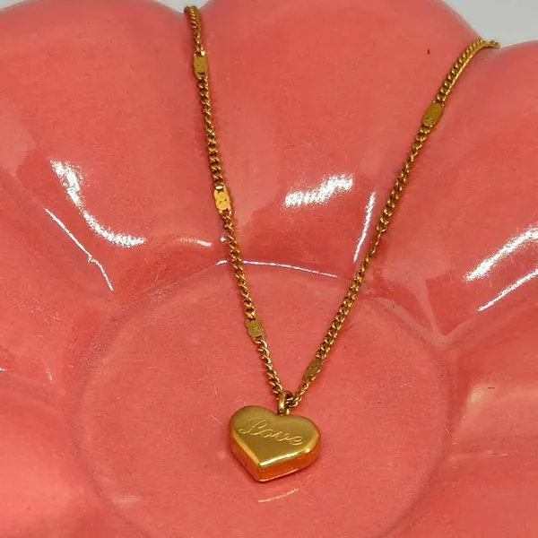 Silver_Stainless_Steel_Love_Heart_Pendant_Necklace_For_Women