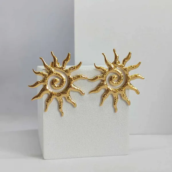 Gold_Alloy_Sunburst_Statement_Earrings_For_Women