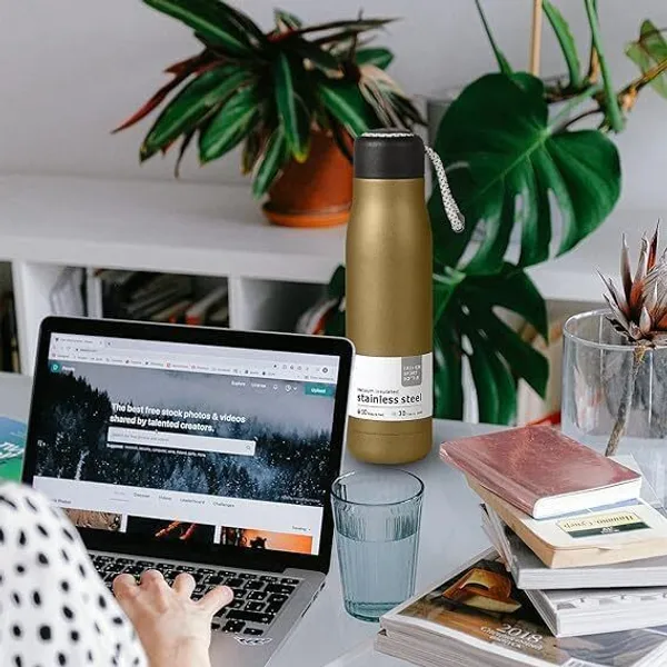 Stainless_Steel_Vacuum_Insulated_Gold_Water_Bottle_500Ml