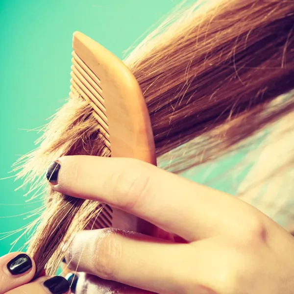 Homerovate_Neem_Wood_Wide_Tooth_Detangling_Hair_Comb