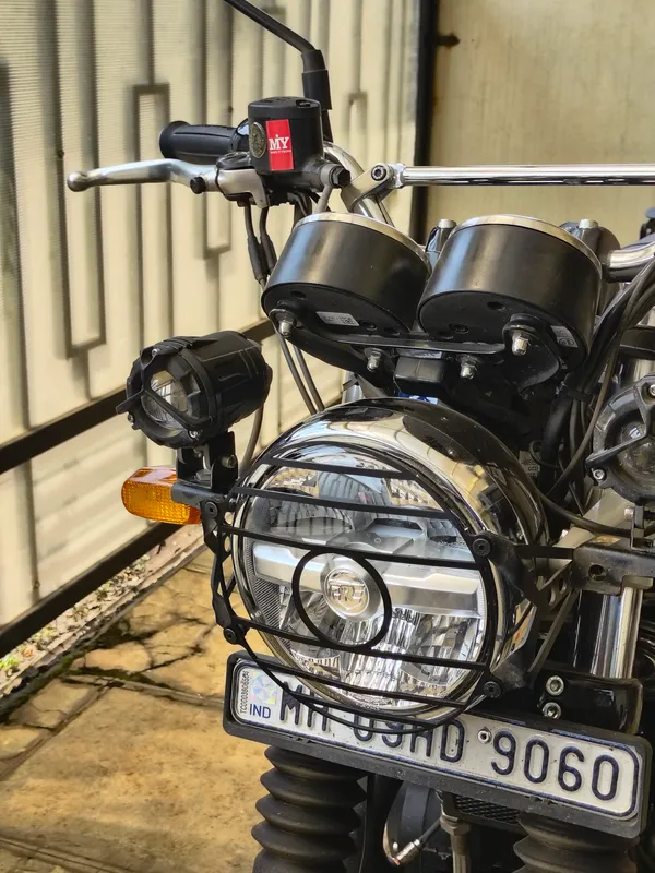 DCG_headlight_grill_for_Interceptor_650,_hunter_350,_meteor_350,_GT650