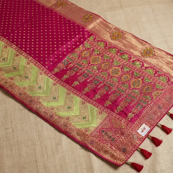 Green_Pink_Banarasi_Silk_Contrast_Border_Swarovski_Saree_For_Women
