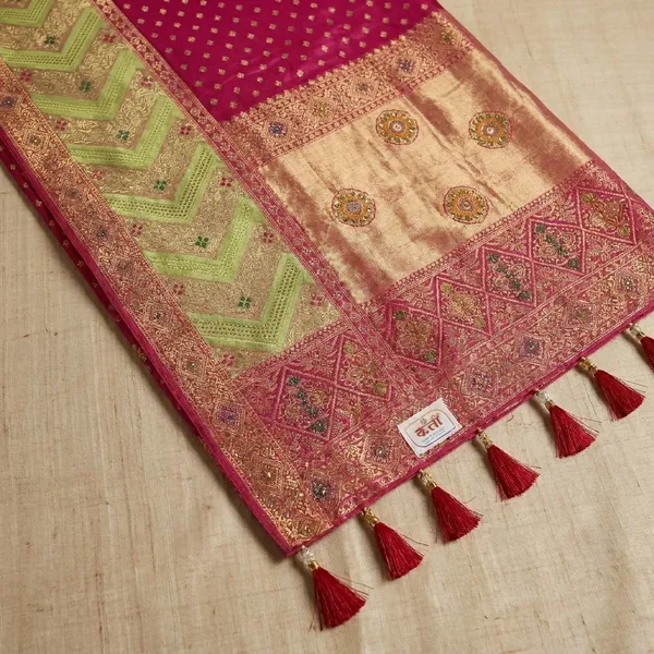 Green_Pink_Banarasi_Silk_Contrast_Border_Swarovski_Saree_For_Women