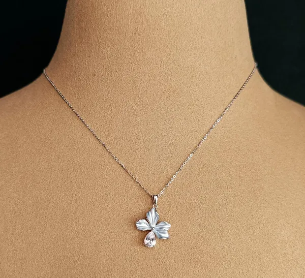 Silver_Floral_Gemstone_Pendant_Necklace_For_Women_|_Made_With_Pure_925_Silver