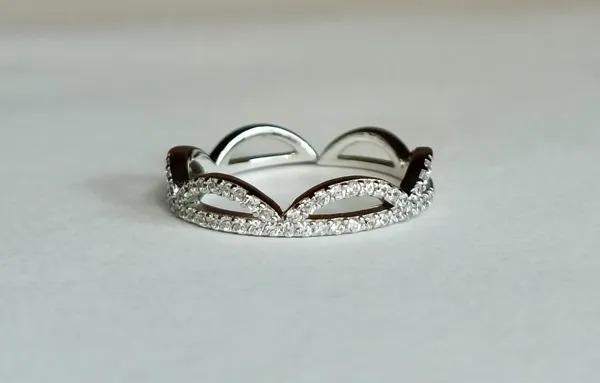 Silver_Zirconia_Wave_Band_Ring_For_Women_|_Made_With_Pure_925_Silver