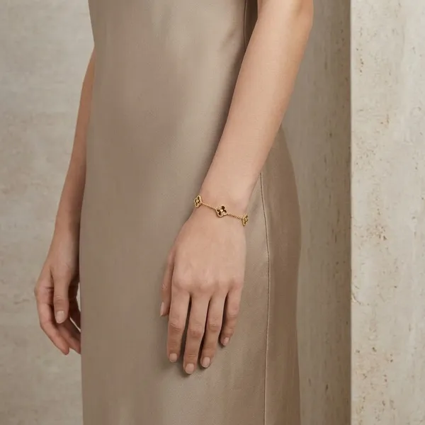 Gold_Floral_Motif_Chain_Bracelet_For_Women_|_Made_With_Pure_925_Silver