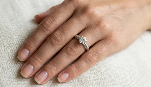 Silver_Diamond_Solitaire_Engagement_Ring_For_Women_|_Made_With_Pure_925_Silver