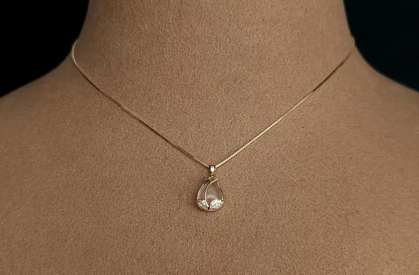 Gold_Crystal_Teardrop_Pendant_Necklace_For_Women_|_Made_With_Pure_925_Silver