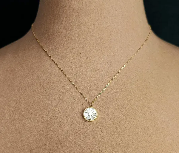 Gold_Sunburst_Medallion_Pendant_Necklace_For_Women_|_Made_With_Pure_925_Silver