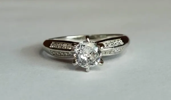 Silver_Diamond_Solitaire_Engagement_Ring_For_Women_|_Made_With_Pure_925_Silver