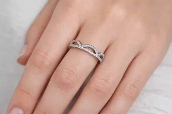 Silver_Zirconia_Wave_Band_Ring_For_Women_|_Made_With_Pure_925_Silver