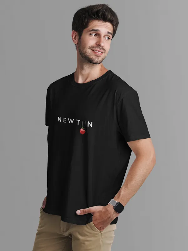 NEWTON’S_APPLE_Regular_Fit_Tshirt
