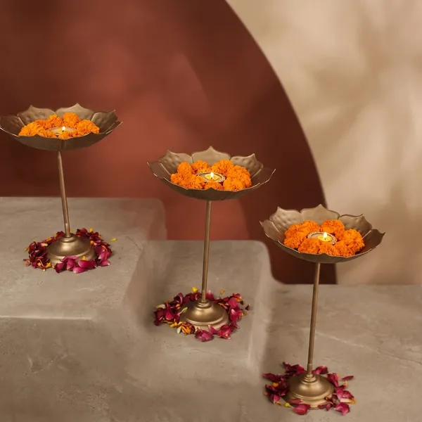 Gold_Metal_Diya_Stand_For_Pooja_Pack_Of_3