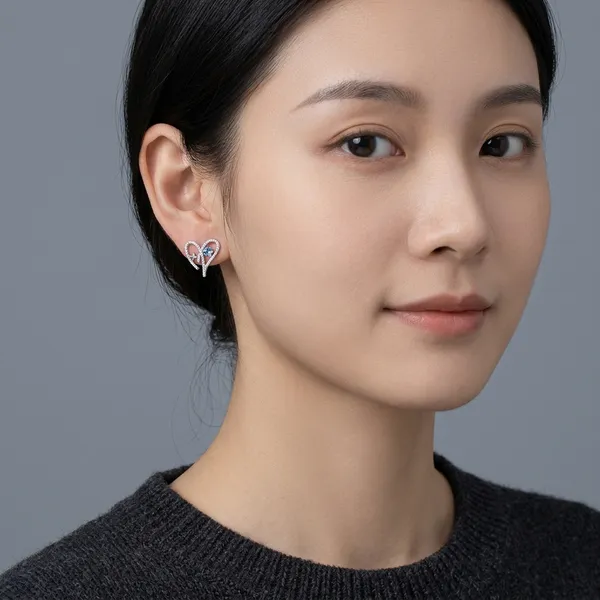 Silver_Crystal_Heart_Stud_Earrings_For_Women