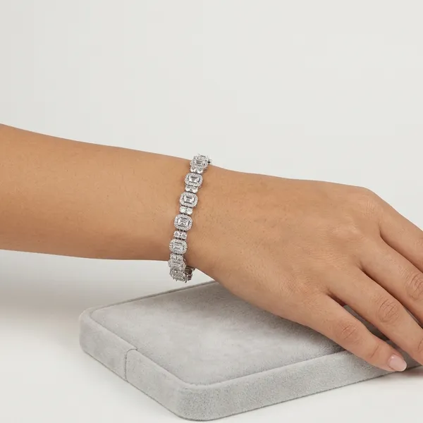 Silver_Crystal_Embellished_Chain_Bracelet_For_Women