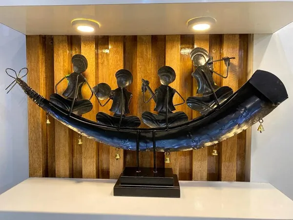 Iron_Folk_Multicolor_Musicians_Curved_Base_Showpiece