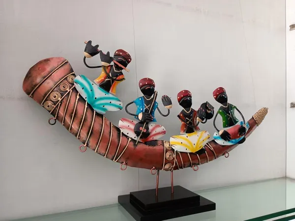 Iron_Folk_Multicolor_Musicians_Curved_Base_Showpiece