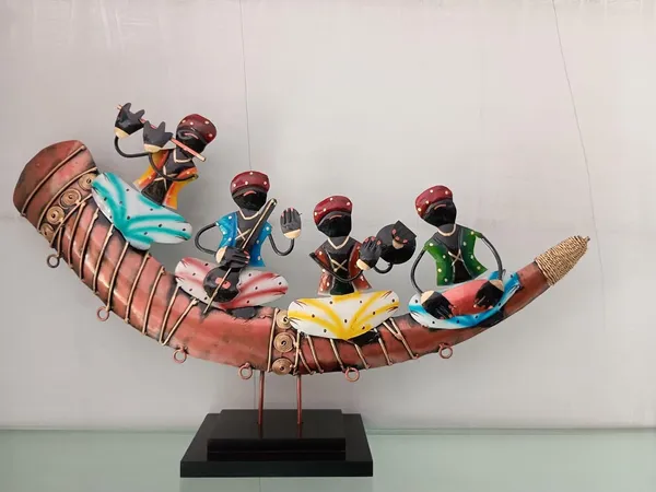 Iron_Folk_Multicolor_Musicians_Curved_Base_Showpiece