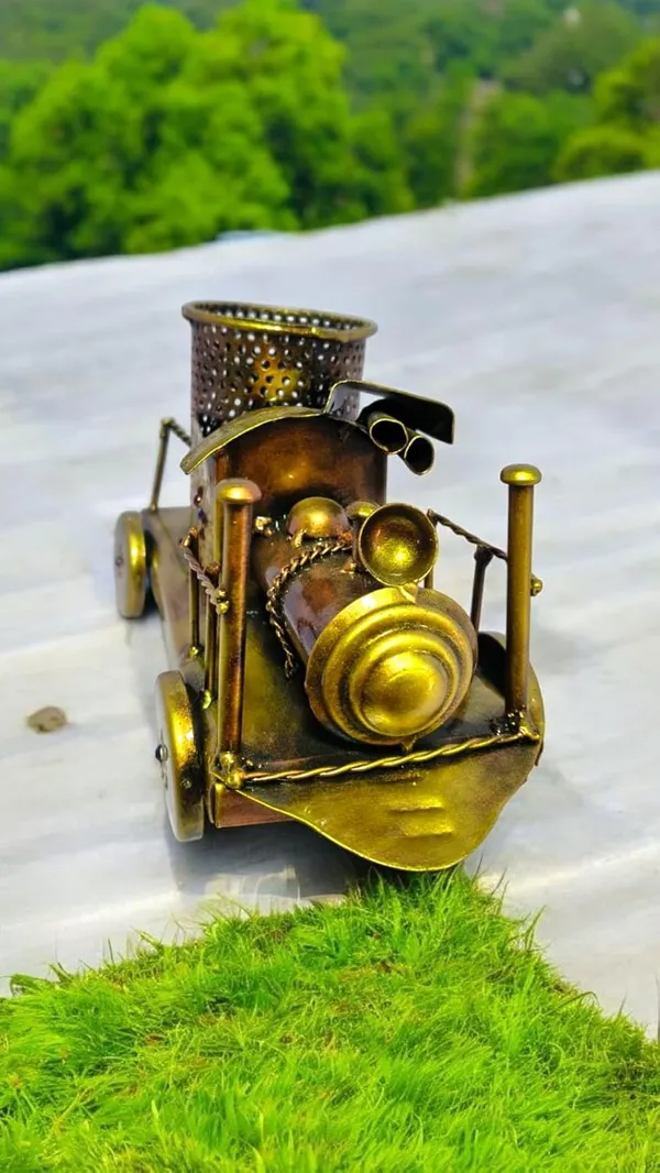 Iron_Vintage_Gold_Train_Engine_Desk_Organizer_Pen_Stand
