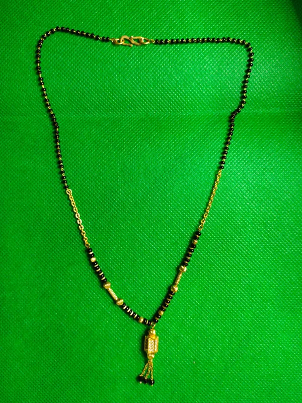 Black_Gold_Beaded_Traditional_Mangalsutra_Necklace_For_Women