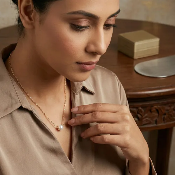 Gold_Tone_Chain_Necklace_With_Pearl_Pendant