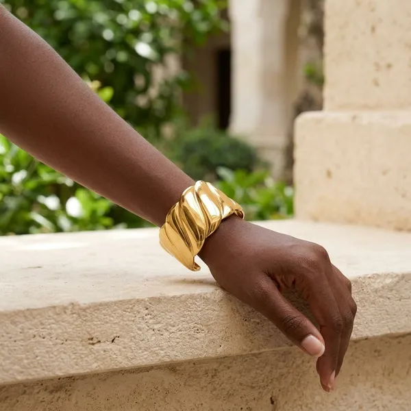 Gold_Twisted_Chunky_Bracelet_for_Women