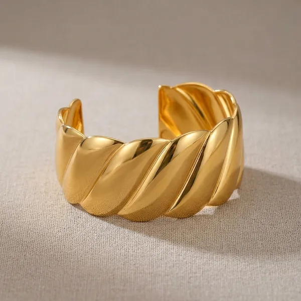 Gold_Twisted_Chunky_Bracelet_for_Women