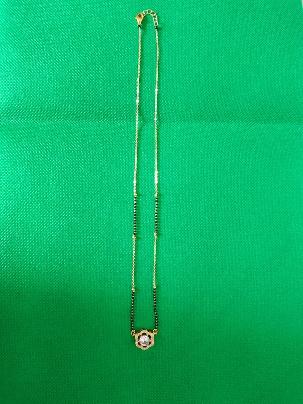 Gold_Crystal_Pendant_Delicate_Chain_Necklace_For_Women
