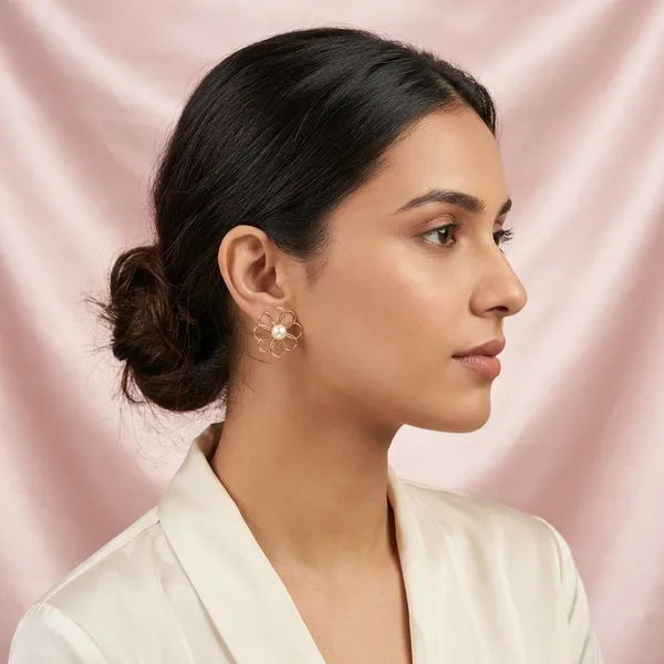 Gold_Tone_Pearl_Flower_Stud_Earrings_for_Women