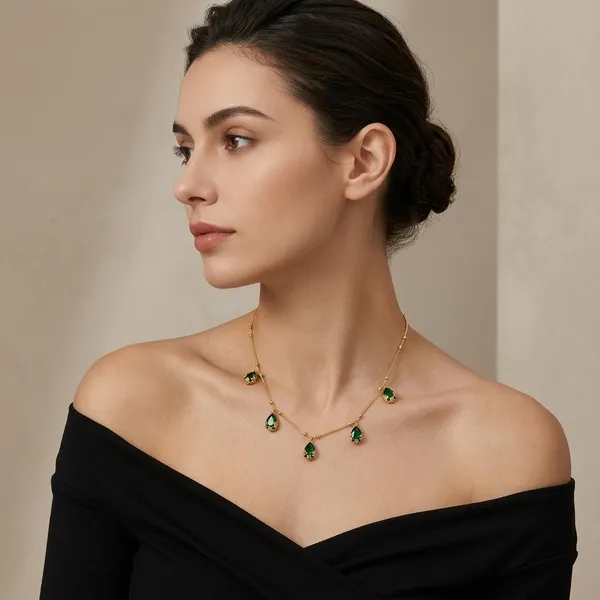 Gold_Green_Crystal_Teardrop_Pendant_Necklace_For_Women