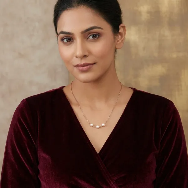 Rose_Gold_Chain_Necklace_With_Pearl_Beads