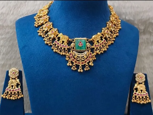 Golden_Jadau_Rajasthani_Necklace_Set