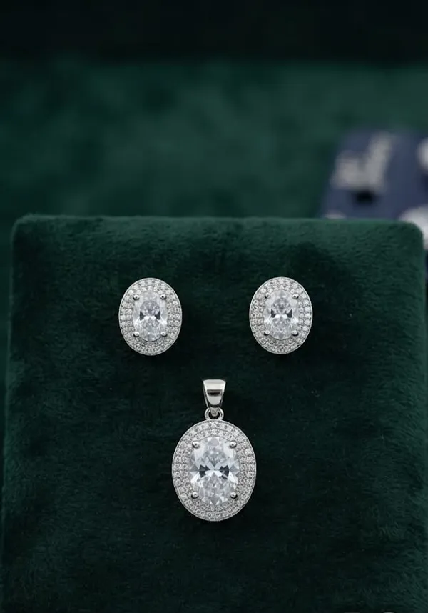 The_Radiant_Core_Pendant_Set_(Silver_Finish)