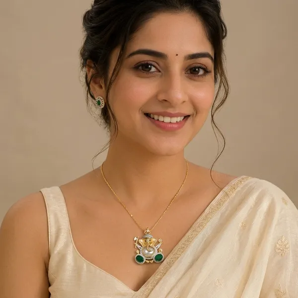 Ganesha_Pendant_Set_With_Golden_Borders_And_Studs